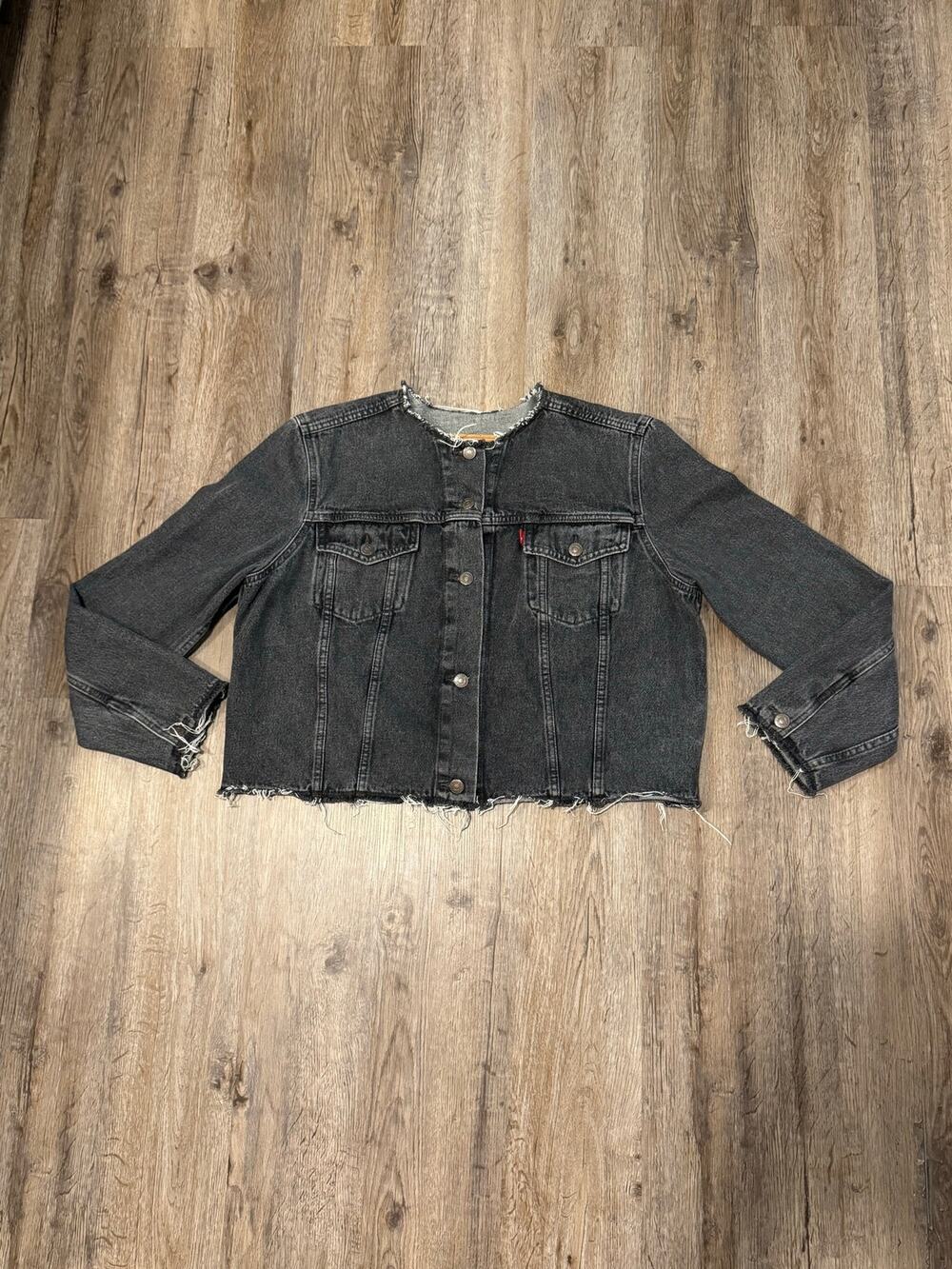Levis Women’s Altered Trucker Jacket Size XL